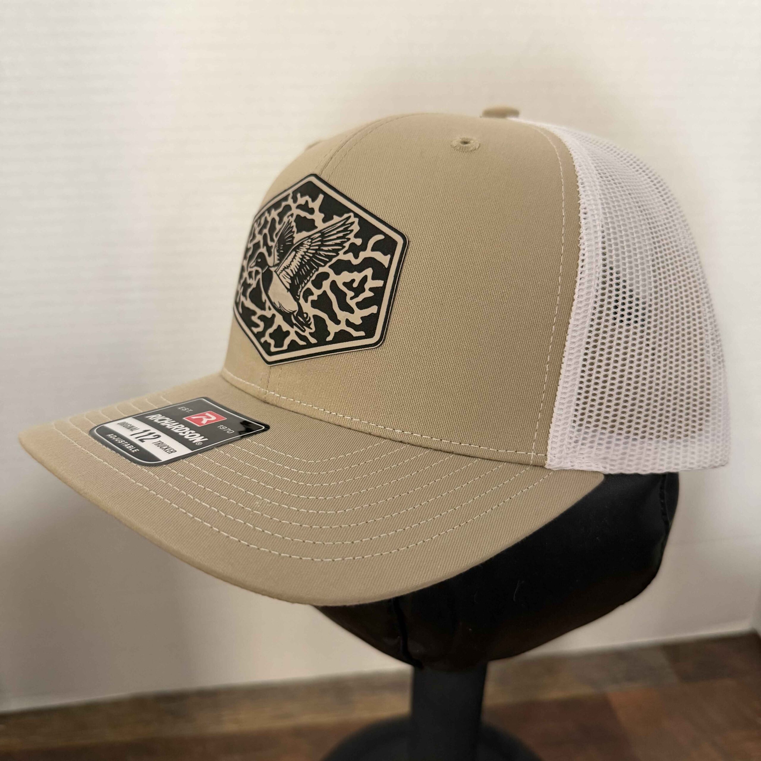 khaki/white